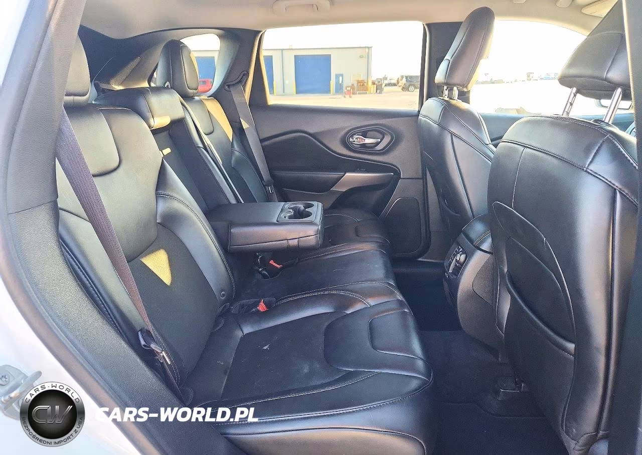 2019 Jeep Cherokee Latitude Plus VIN:1C4PJLLB5KD232812 - 11