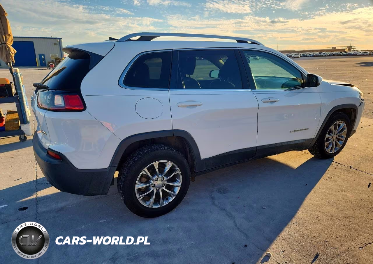2019 Jeep Cherokee Latitude Plus VIN:1C4PJLLB5KD232812 - 3