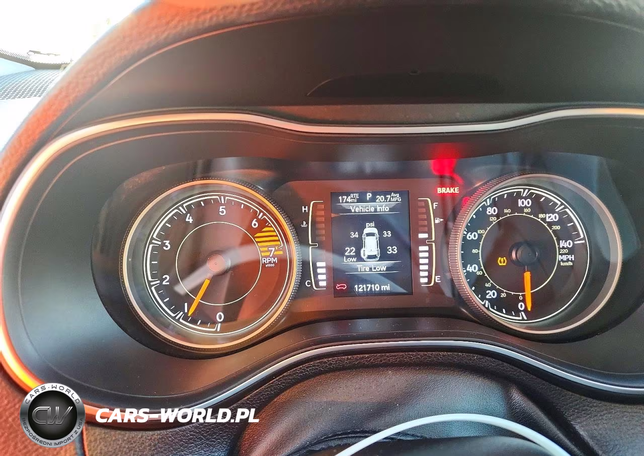 2019 Jeep Cherokee Latitude Plus VIN:1C4PJLLB5KD232812 - 9