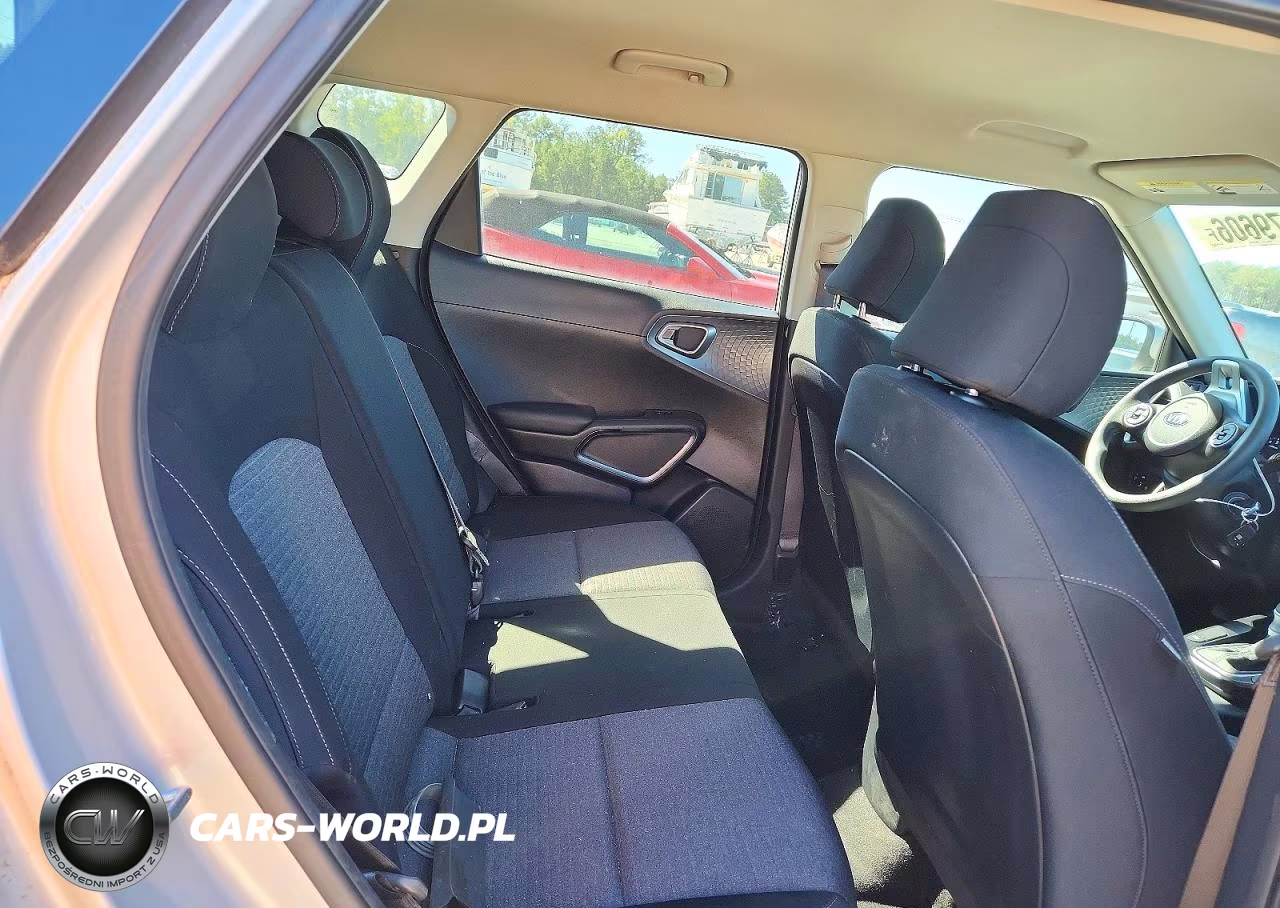2021 Kia Soul S VIN:KNDJ23AU4M7795617 - 11