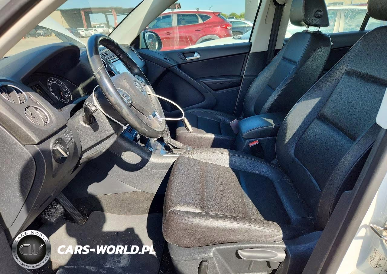 2017 Volkswagen Tiguan S VIN:WVGAV7AX2HK030462 - 7