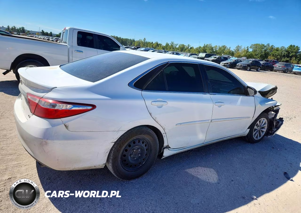 2016 Toyota Camry Le VIN:4T4BF1FK4GR528473 - 3