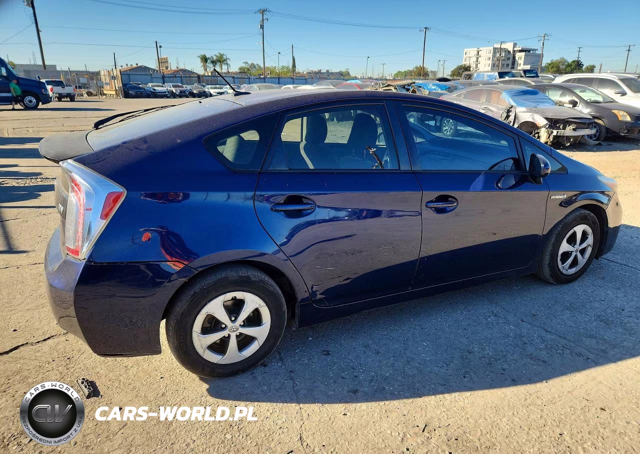 2013 Toyota Prius Three VIN:JTDKN3DU2D1695560 - 3