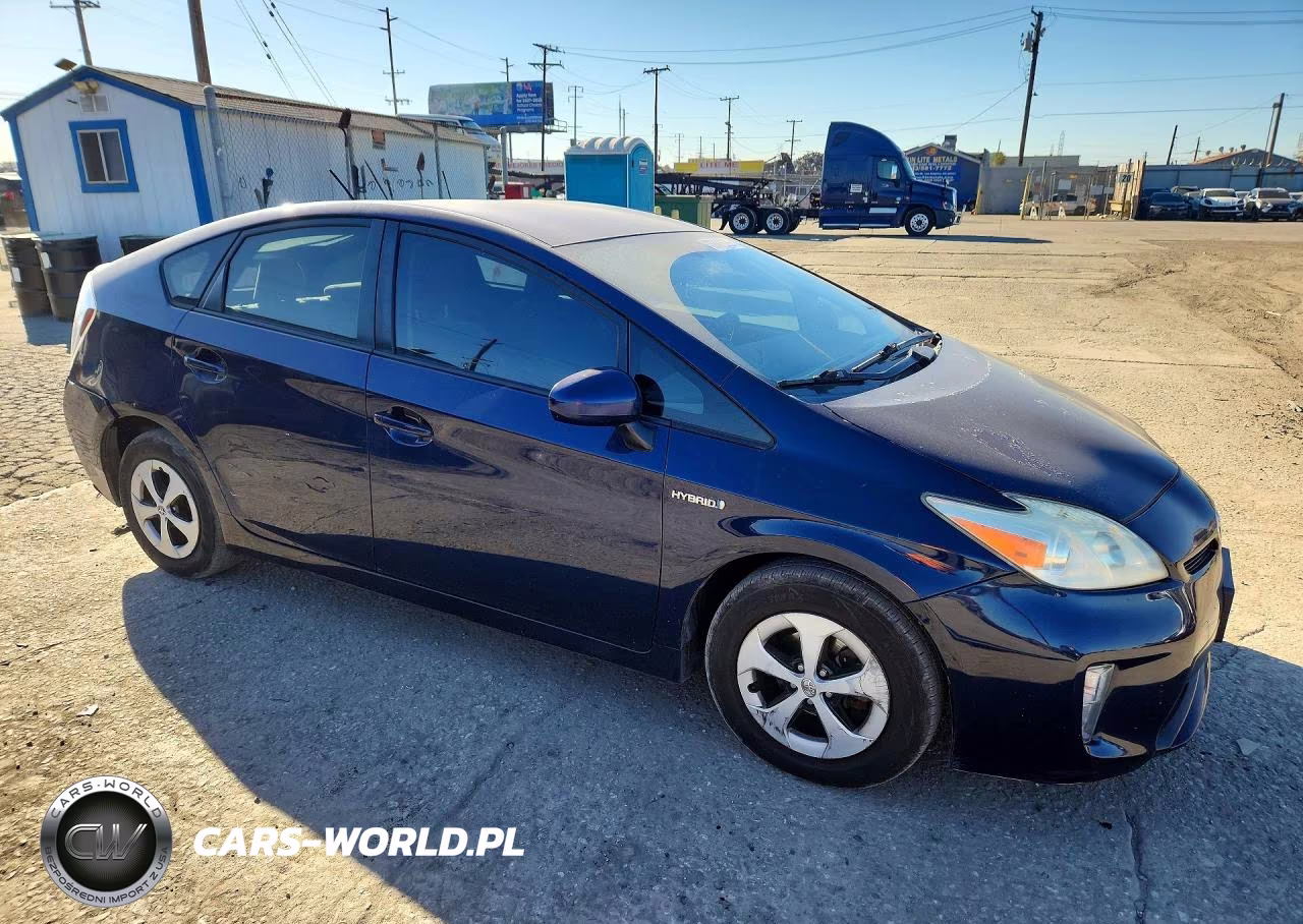 2013 Toyota Prius Three VIN:JTDKN3DU2D1695560 - 4