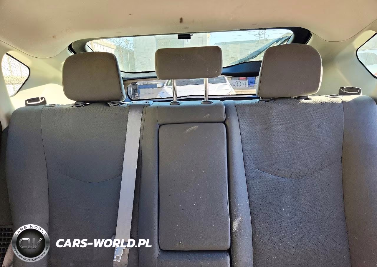 2013 Toyota Prius Two VIN:JTDKN3DU5D0337245 - 10