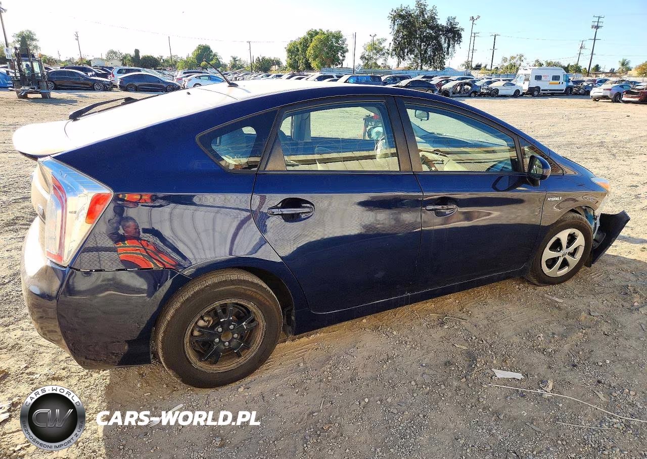 2013 Toyota Prius Two VIN:JTDKN3DU5D0337245 - 3
