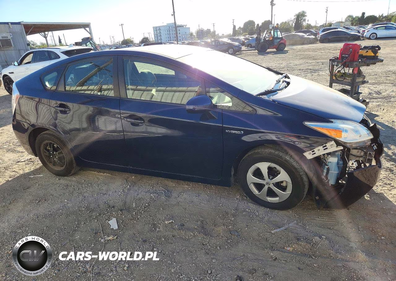 2013 Toyota Prius Two VIN:JTDKN3DU5D0337245 - 4