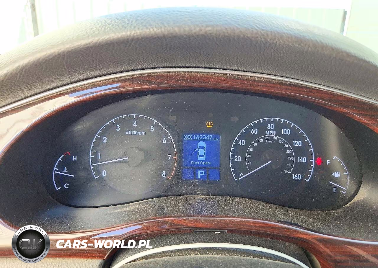 2013 Hyundai Genesis 3.8L VIN:KMHGC4DD5DU217404 - 9