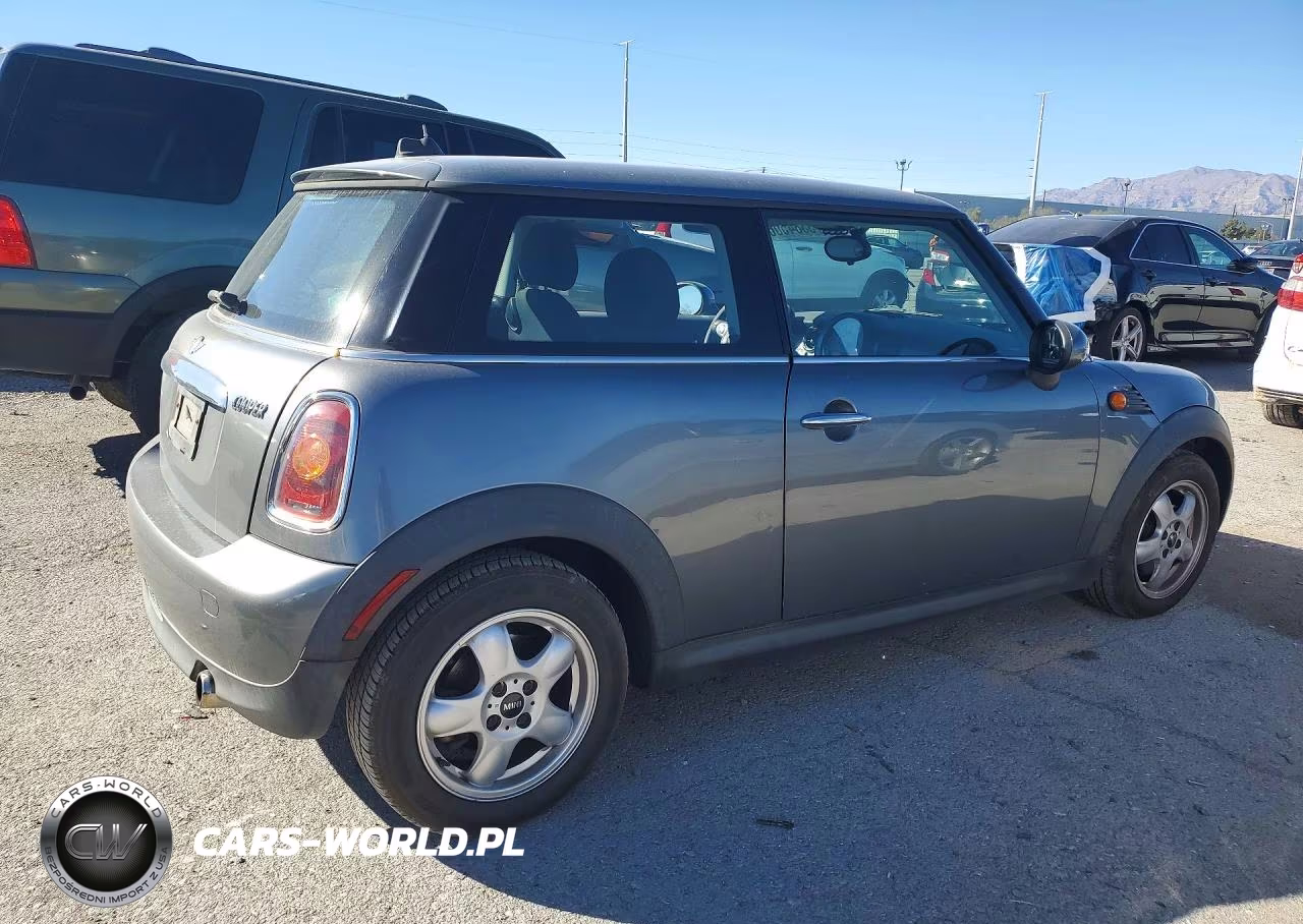 2010 Mini Cooper VIN:WMWMF3C5XATZ23379 - 3