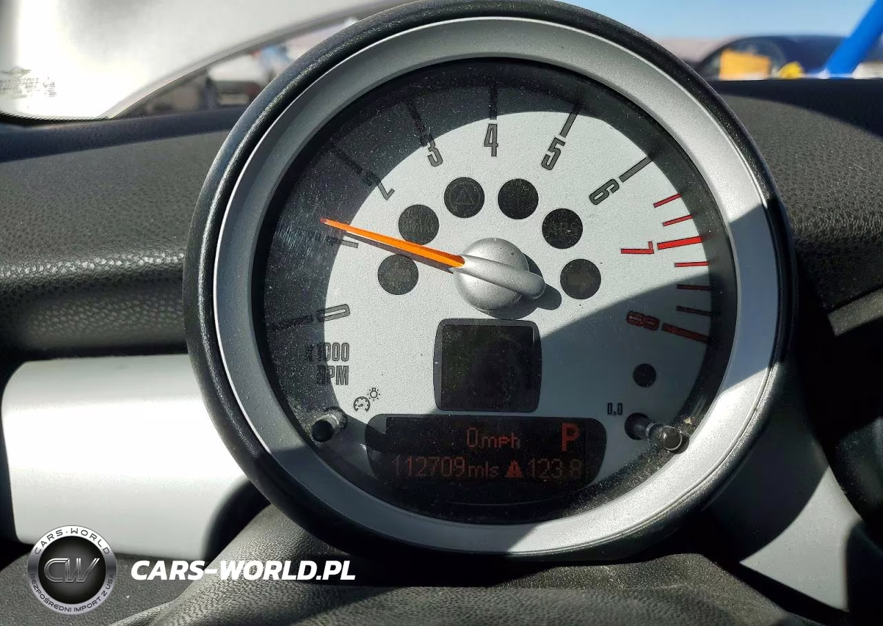 2010 Mini Cooper VIN:WMWMF3C5XATZ23379 - 9