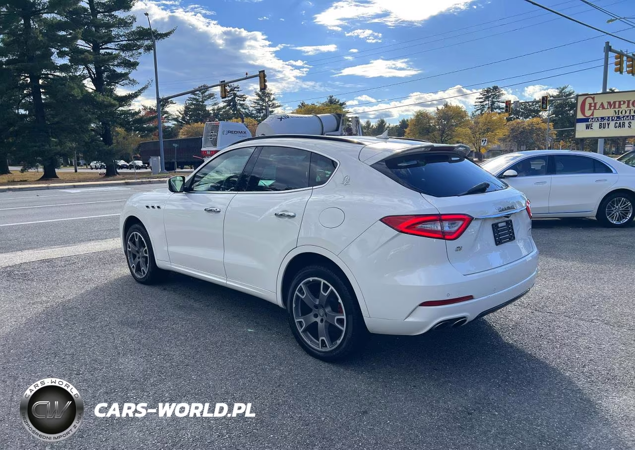 2017 Maserati Levante Sport VIN:ZN661XUS1HX262882 - 3