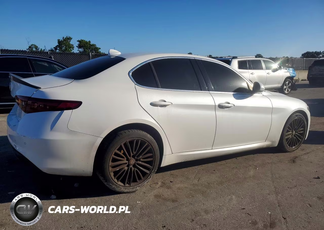 2018 Alfa Romeo Giulia Ti Q4 VIN:ZARFAEEN4J7571952 - 3
