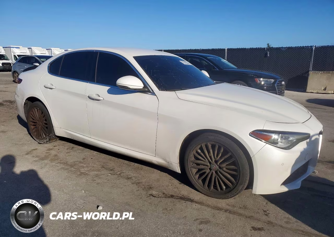 2018 Alfa Romeo Giulia Ti Q4 VIN:ZARFAEEN4J7571952 - 4