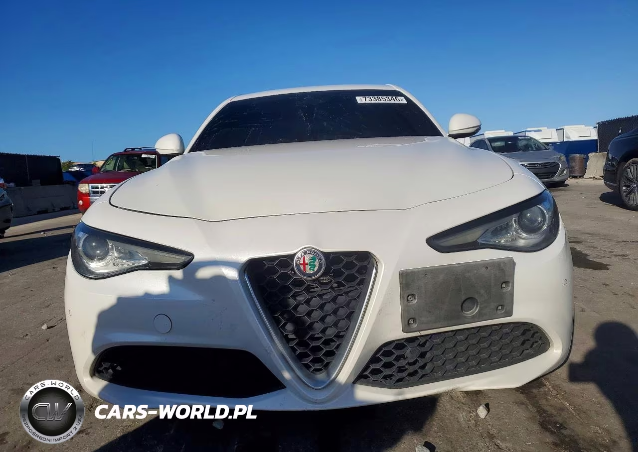 2018 Alfa Romeo Giulia Ti Q4 VIN:ZARFAEEN4J7571952 - 5