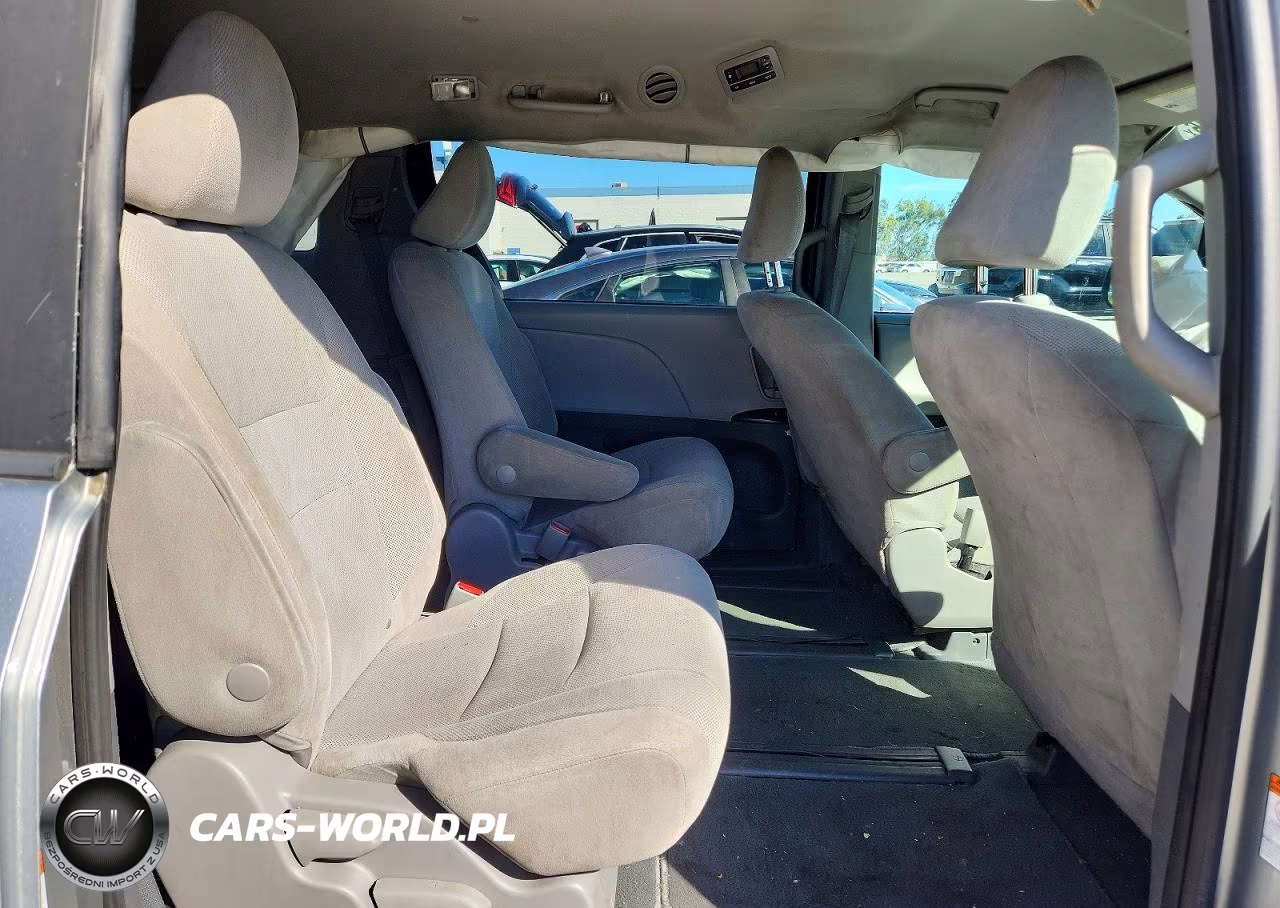2020 Toyota Sienna L VIN:5TDZZ3DC8LS055946 - 11