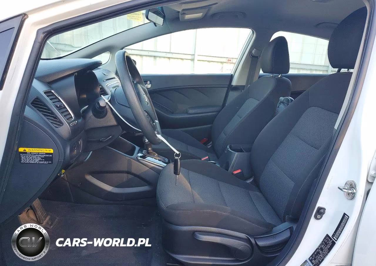 2018 Kia Forte Lx VIN:3KPFK4A71JE205472 - 7