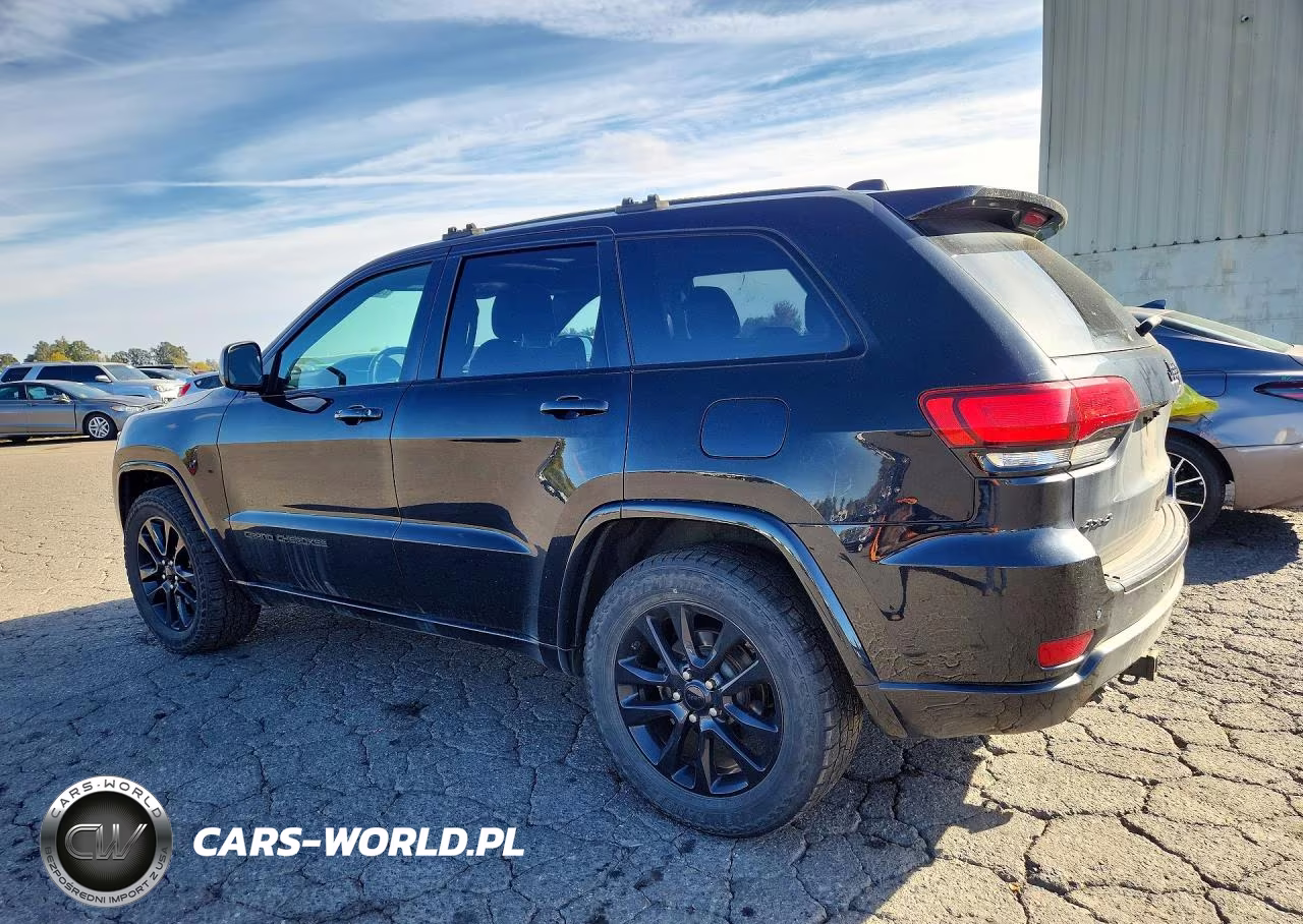 2018 Jeep Grand Cherokee Laredo VIN:1C4RJFAG0JC245299 - 2