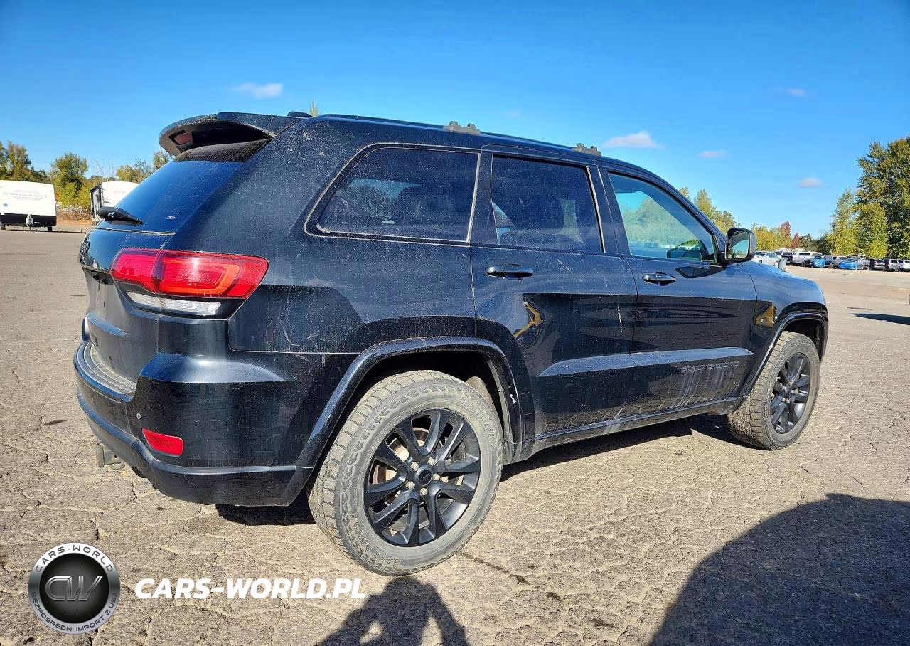 2018 Jeep Grand Cherokee Laredo VIN:1C4RJFAG0JC245299 - 3