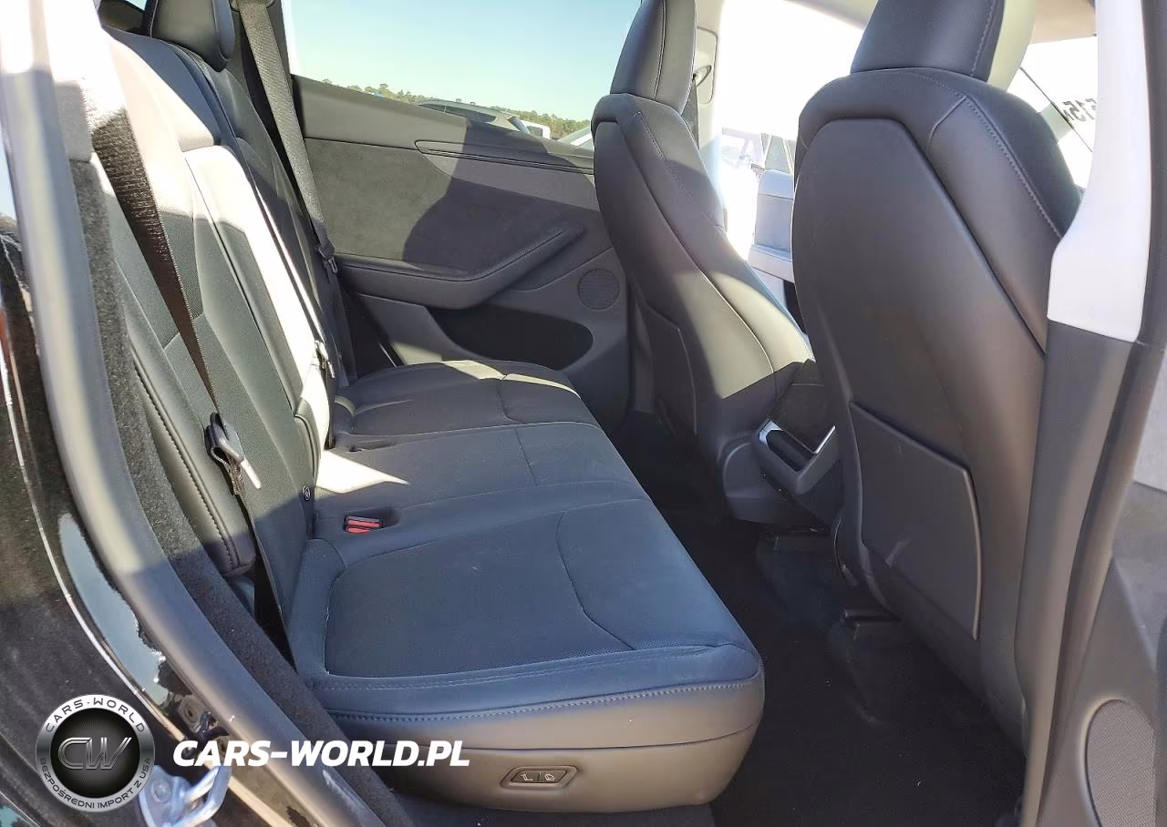 2026 Tesla Model Y VIN:7SAYGDED0TA593804 - 10
