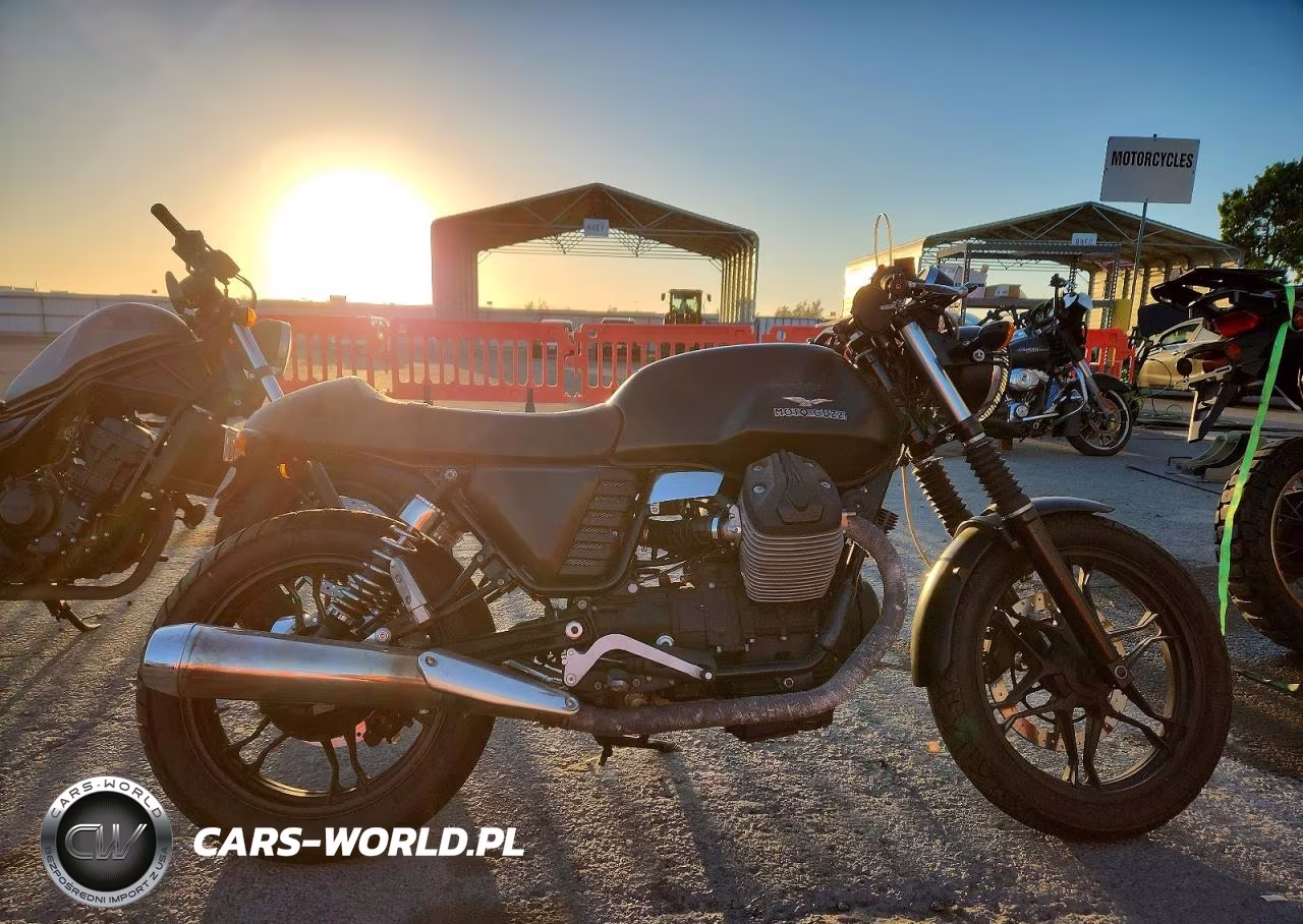 2014 Moto Guzzi V7 Classic – zdjęcie 1 z 9