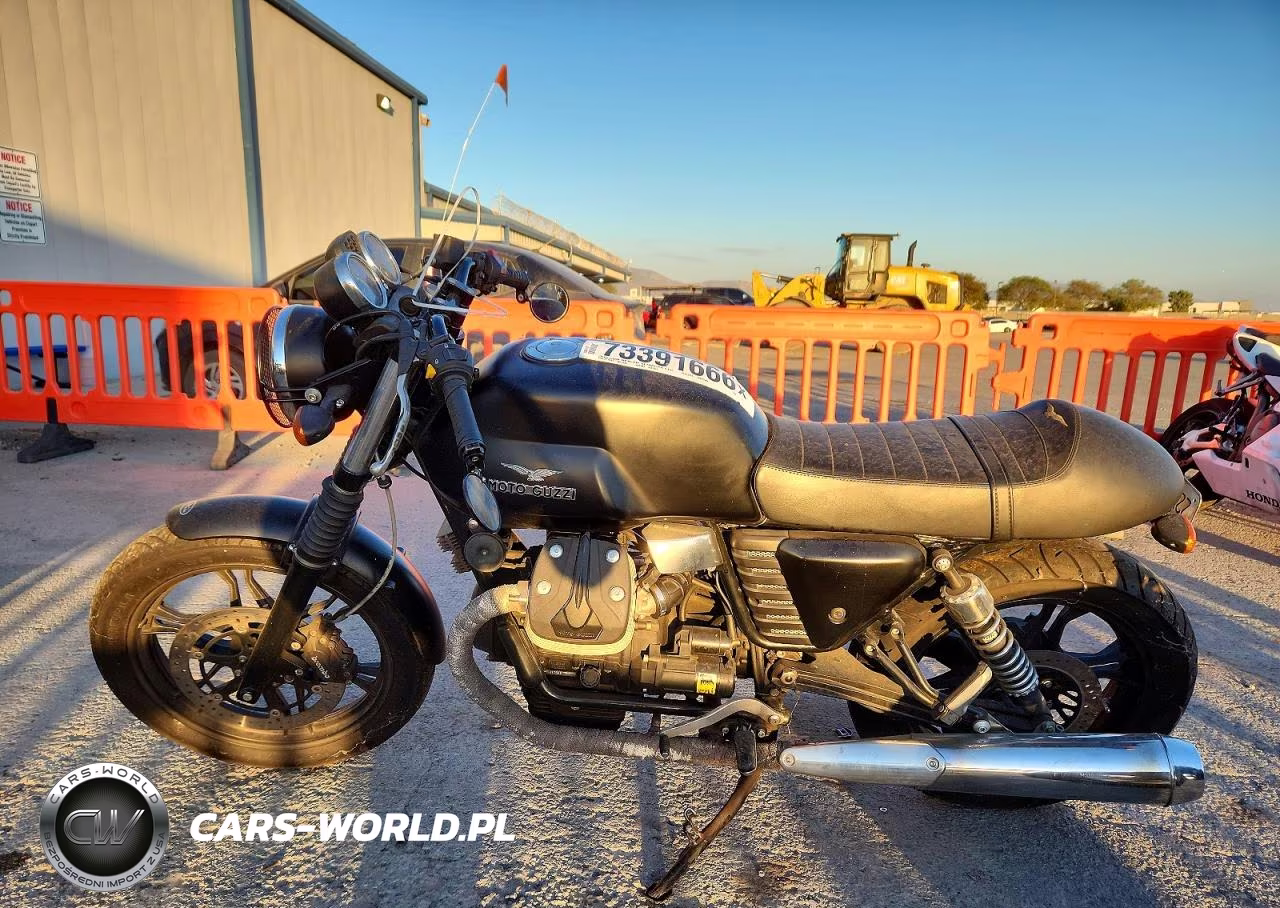 2014 Moto Guzzi V7 Classic VIN:ZGULWUA02EM200103 - 3