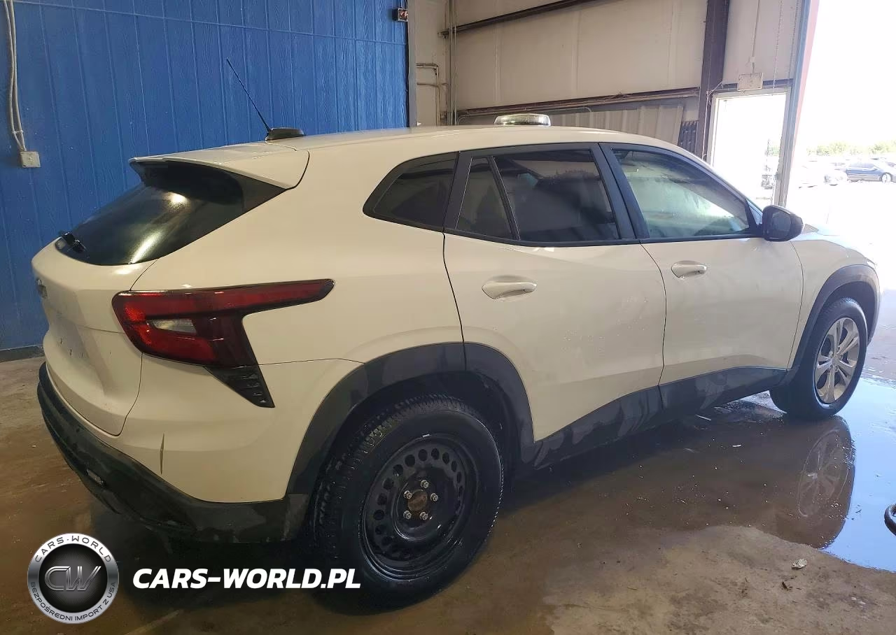 2025 Chevrolet Trax Ls VIN:KL77LFEPXSC199197 - 3