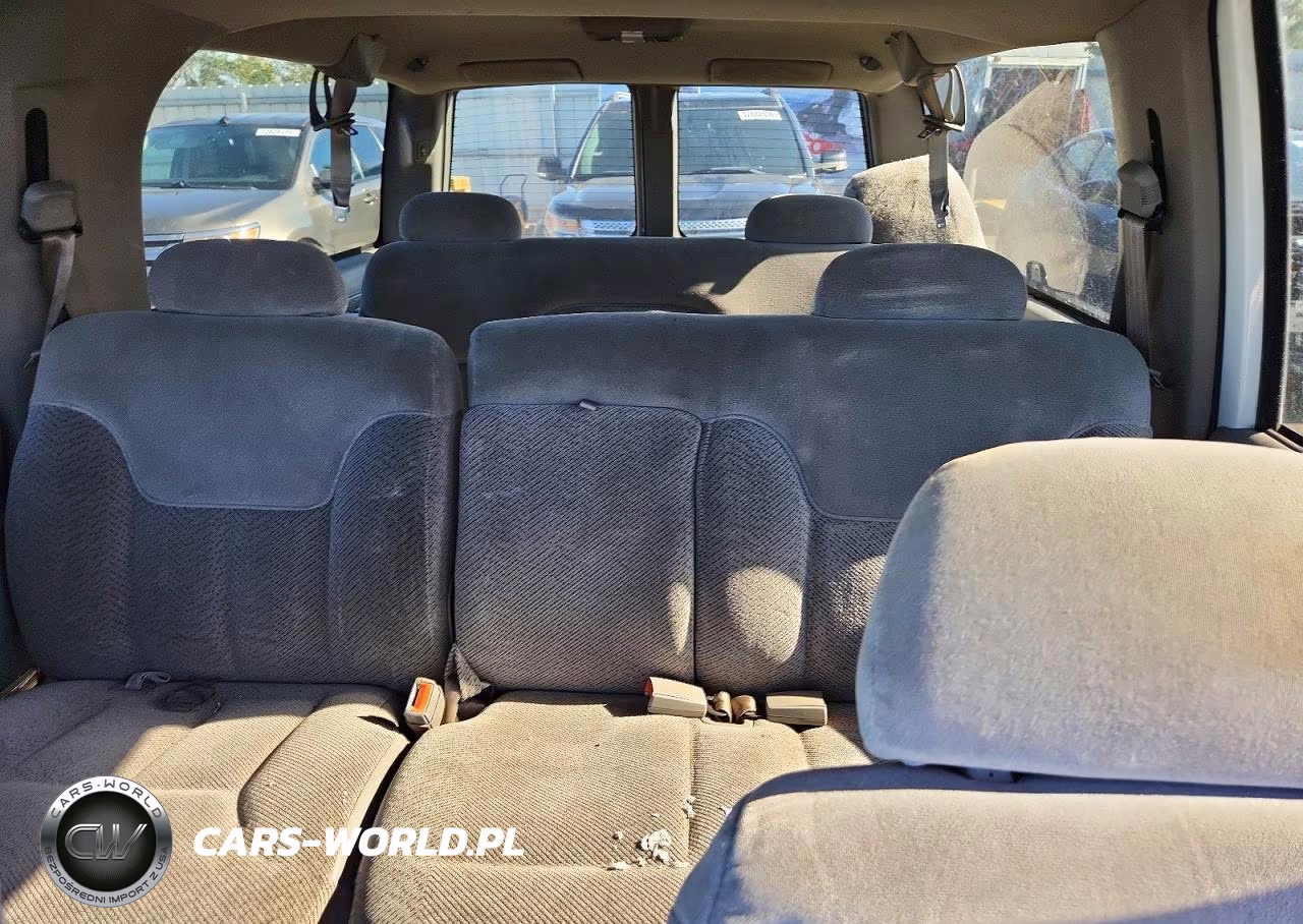 1999 Chevrolet Suburban C1500 VIN:3GNEC16R8XG261267 - 10