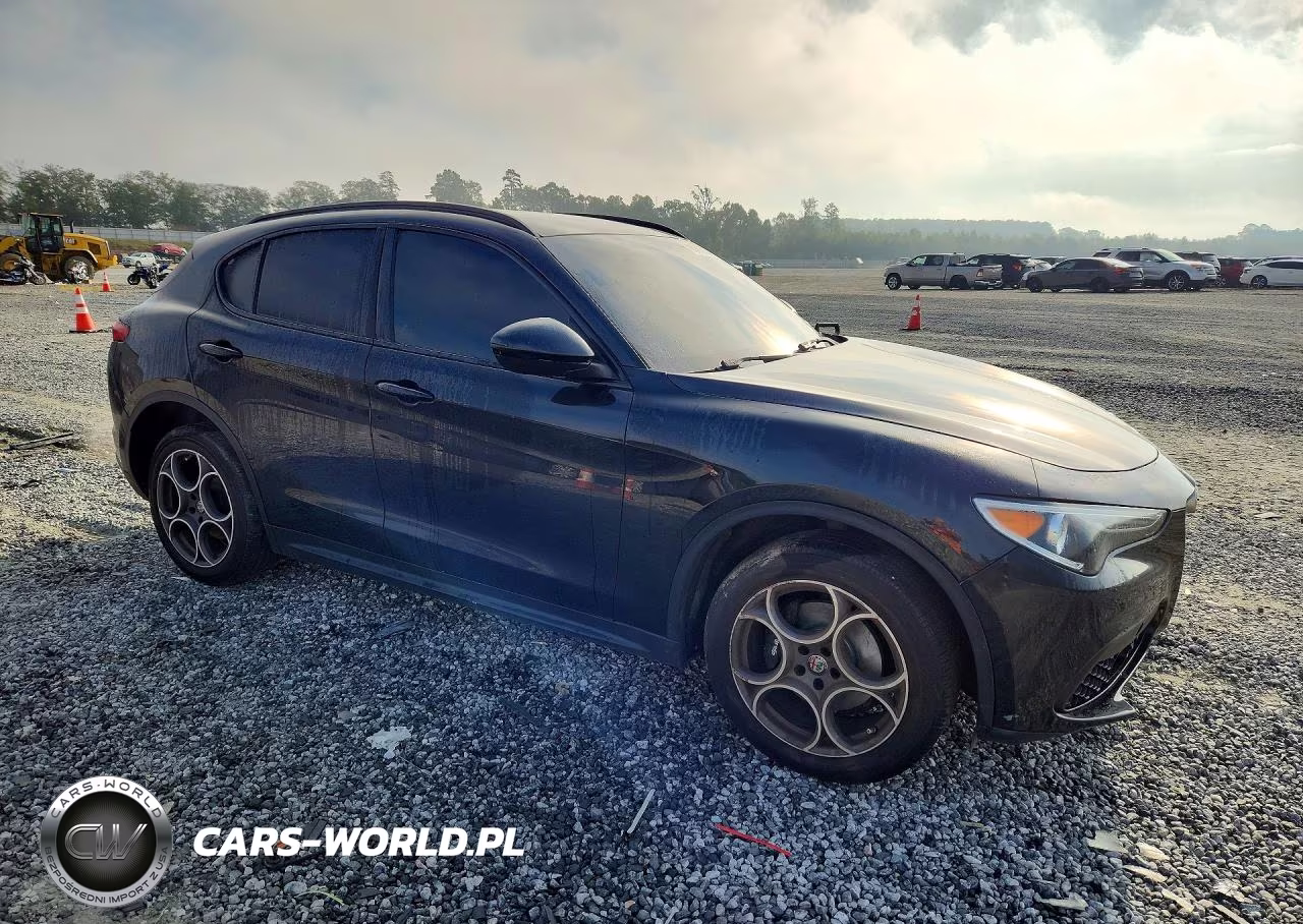 2018 Alfa Romeo Stelvio Sport VIN:ZASFAKPN8J7B64648 - 4