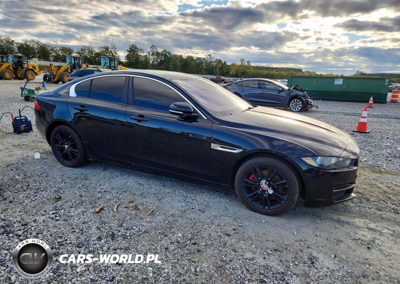 2017 Jaguar Xe Premium VIN:SAJAD4BG6HA962613 - 4
