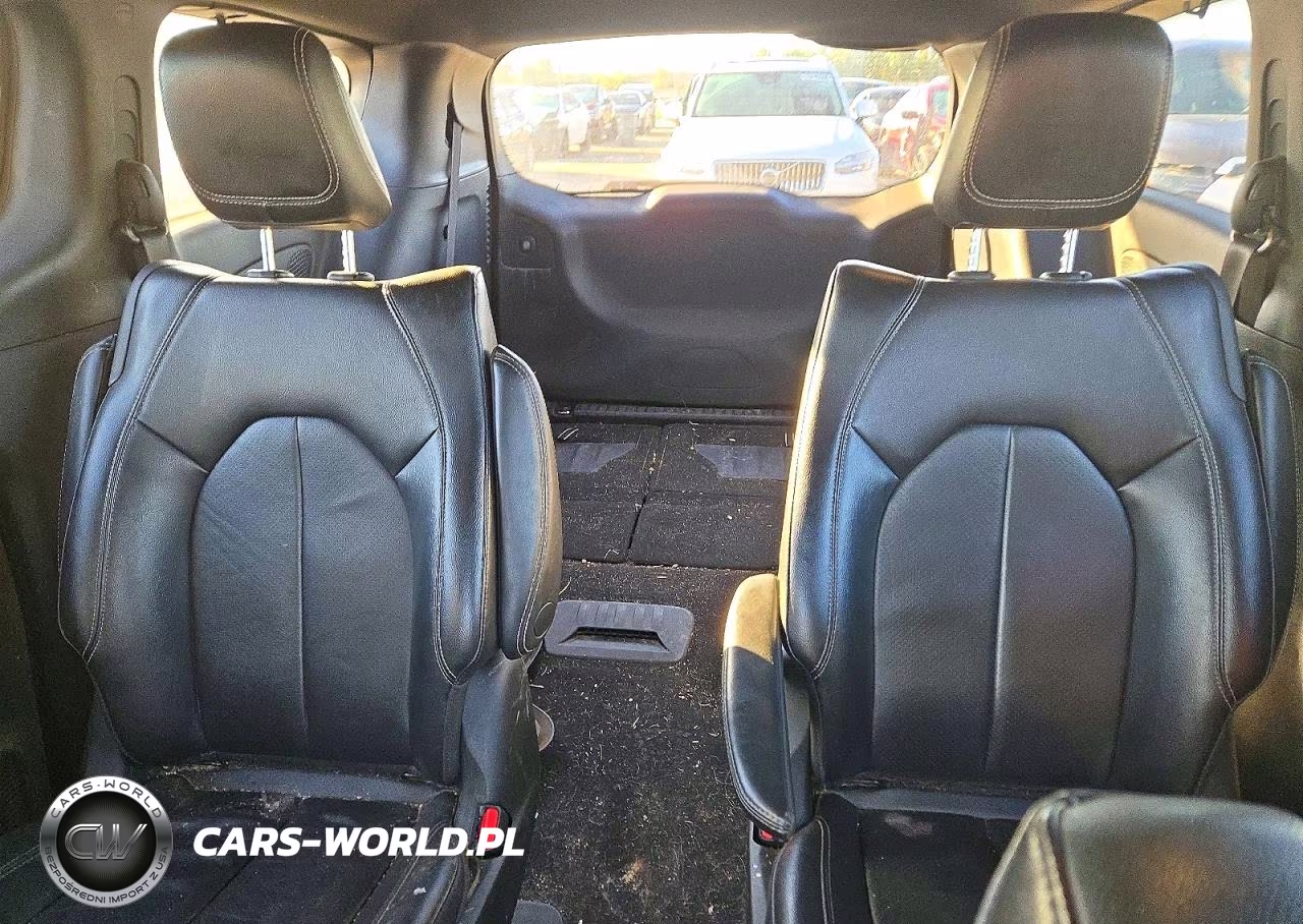 2022 Chrysler Pacifica Hybrid Touring L VIN:2C4RC1L77NR134935 - 10