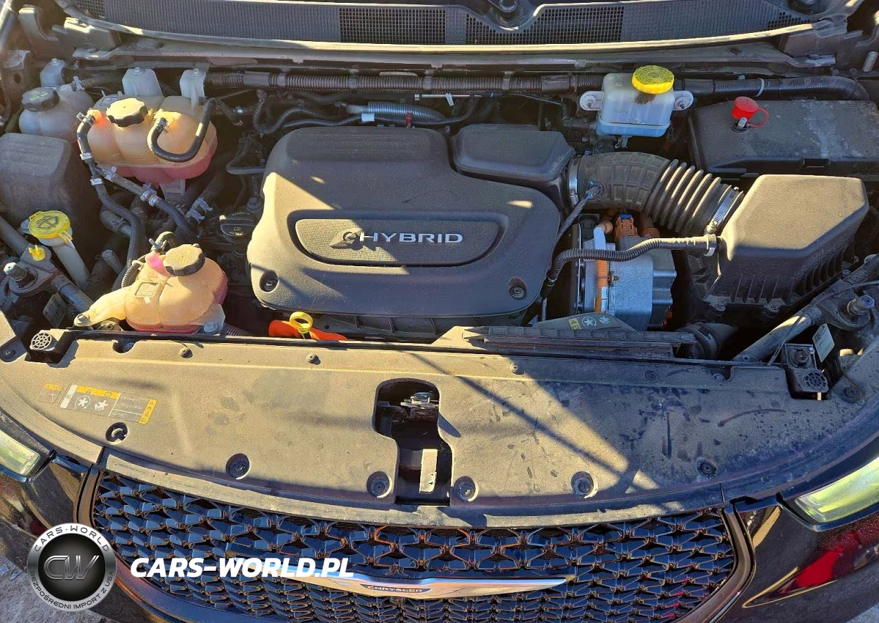 2022 Chrysler Pacifica Hybrid Touring L VIN:2C4RC1L77NR134935 - 12