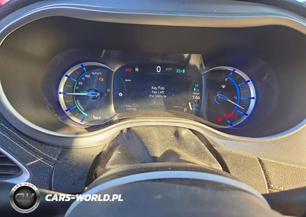 2022 Chrysler Pacifica Hybrid Touring L VIN:2C4RC1L77NR134935 - 9