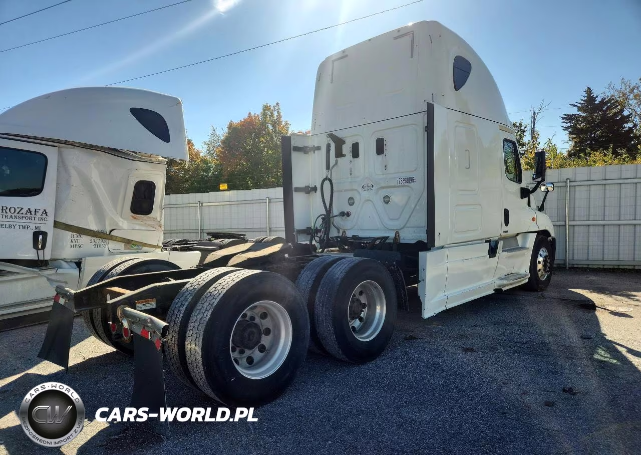 2016 Freightliner Cascadia 125 Semi Truck VIN:3AKJGLD56GSGU5185 - 3