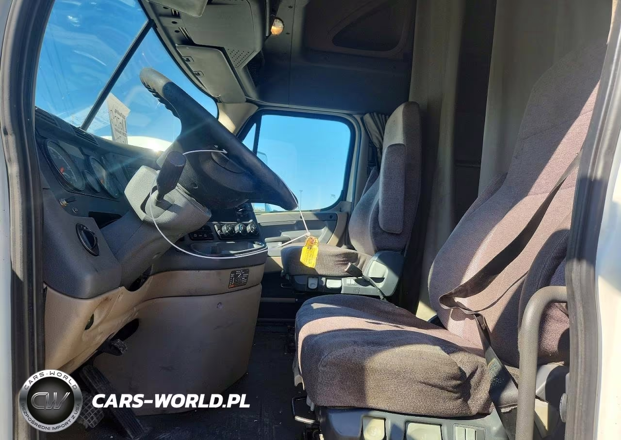 2016 Freightliner Cascadia 125 Semi Truck VIN:3AKJGLD56GSGU5185 - 7