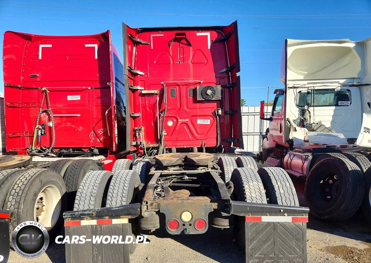2015 Freightliner Cascadia Semi Truck VIN:3AKJGLD51FSGC9079 - 6