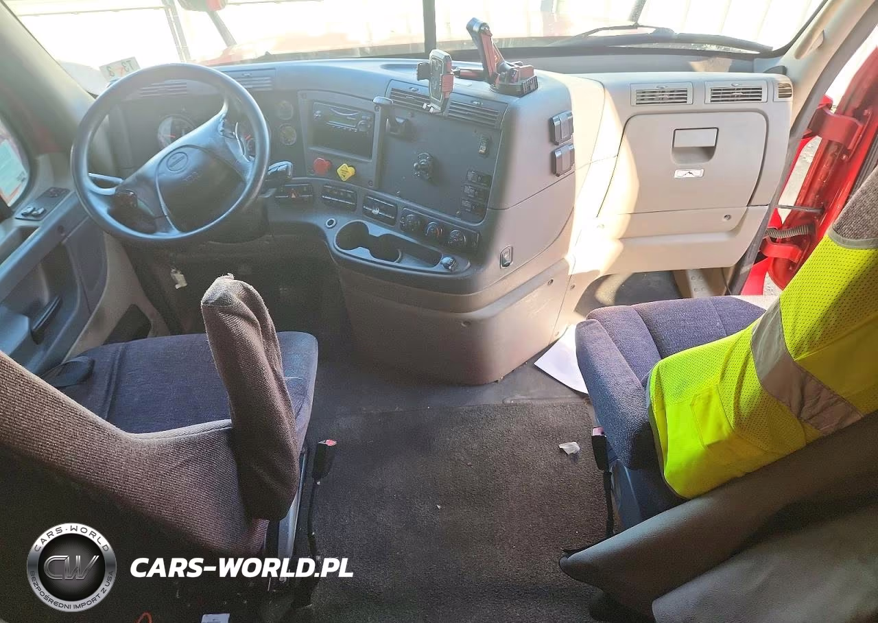 2015 Freightliner Cascadia Semi Truck VIN:3AKJGLD51FSGC9079 - 8