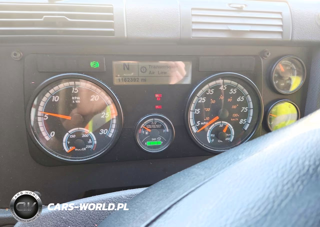 2015 Freightliner Cascadia Semi Truck VIN:3AKJGLD51FSGC9079 - 9