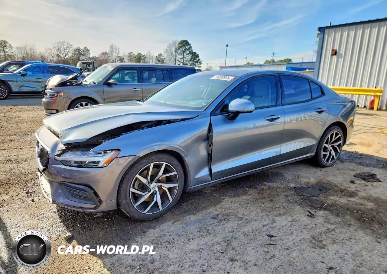 2020 Volvo S60 T5 Momentum