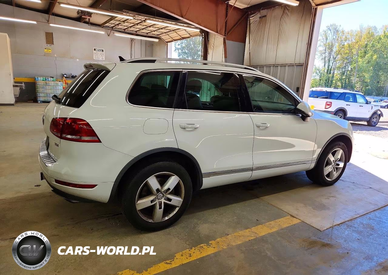 2014 Volkswagen Touareg V6 Tdi VIN:WVGEP9BPXED010286 - 3