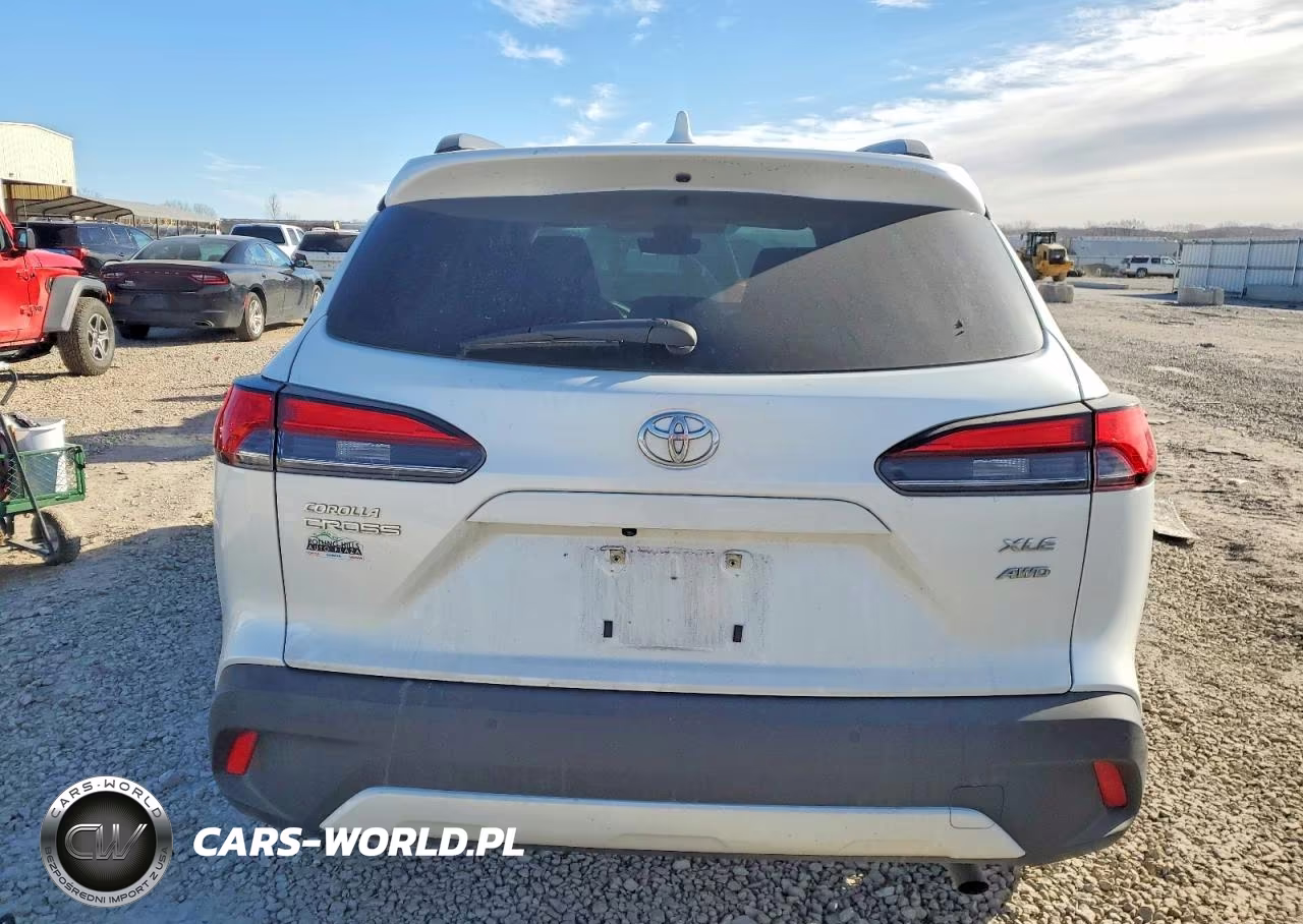 2022 Toyota Corolla Cross Xle VIN:7MUDAABG9NV025052 - 6