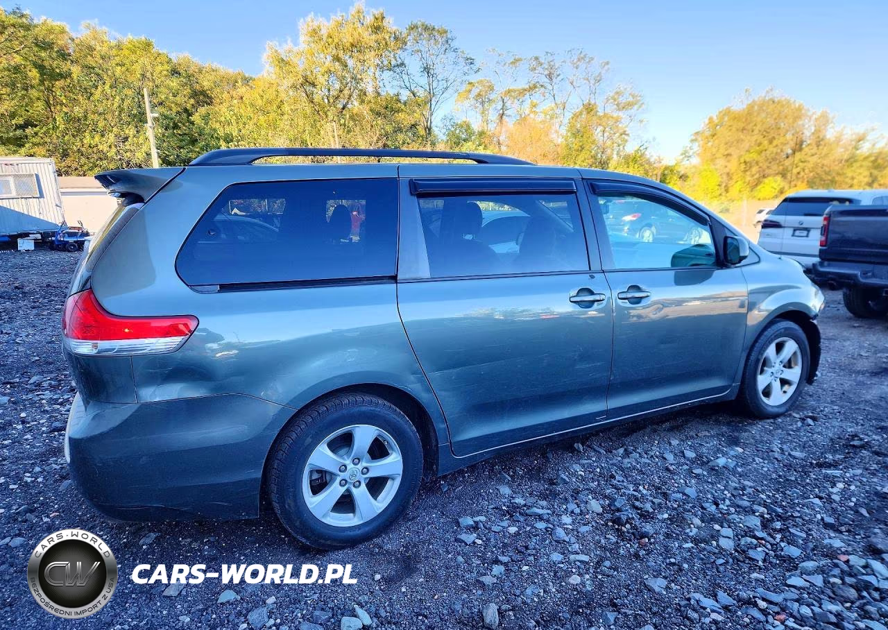 2013 Toyota Sienna Le VIN:5TDKK3DCXDS370335 - 3