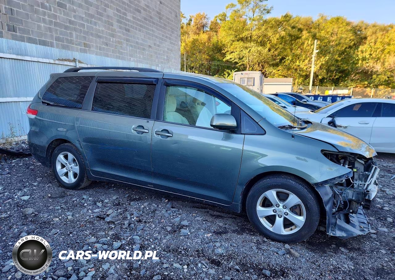 2013 Toyota Sienna Le VIN:5TDKK3DCXDS370335 - 4
