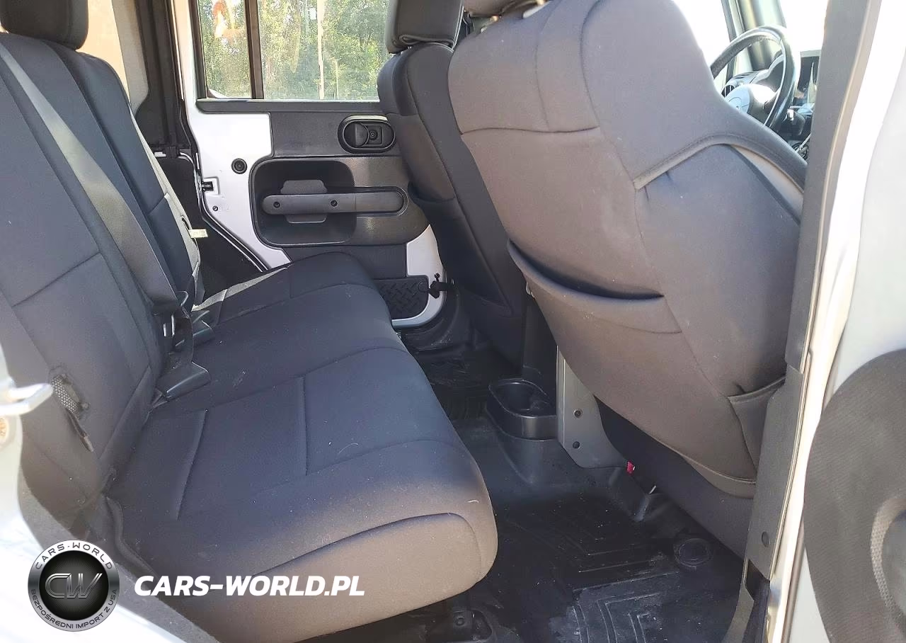 2008 Jeep Wrangler Unlimited X VIN:1J8GB39148L514698 - 10