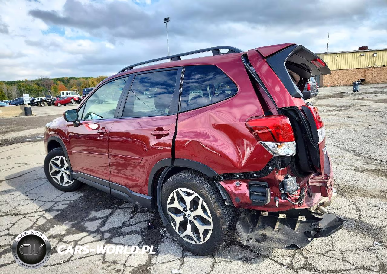 2022 Subaru Forester Premium VIN:JF2SKAEC2NH413799 - 2