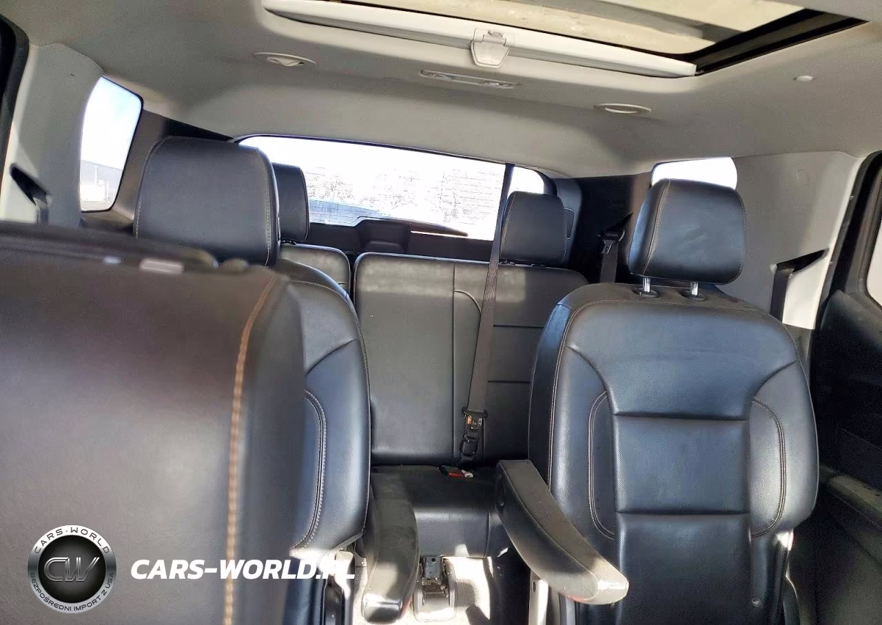 2018 Chevrolet Traverse Premier VIN:1GNERKKW0JJ242590 - 10