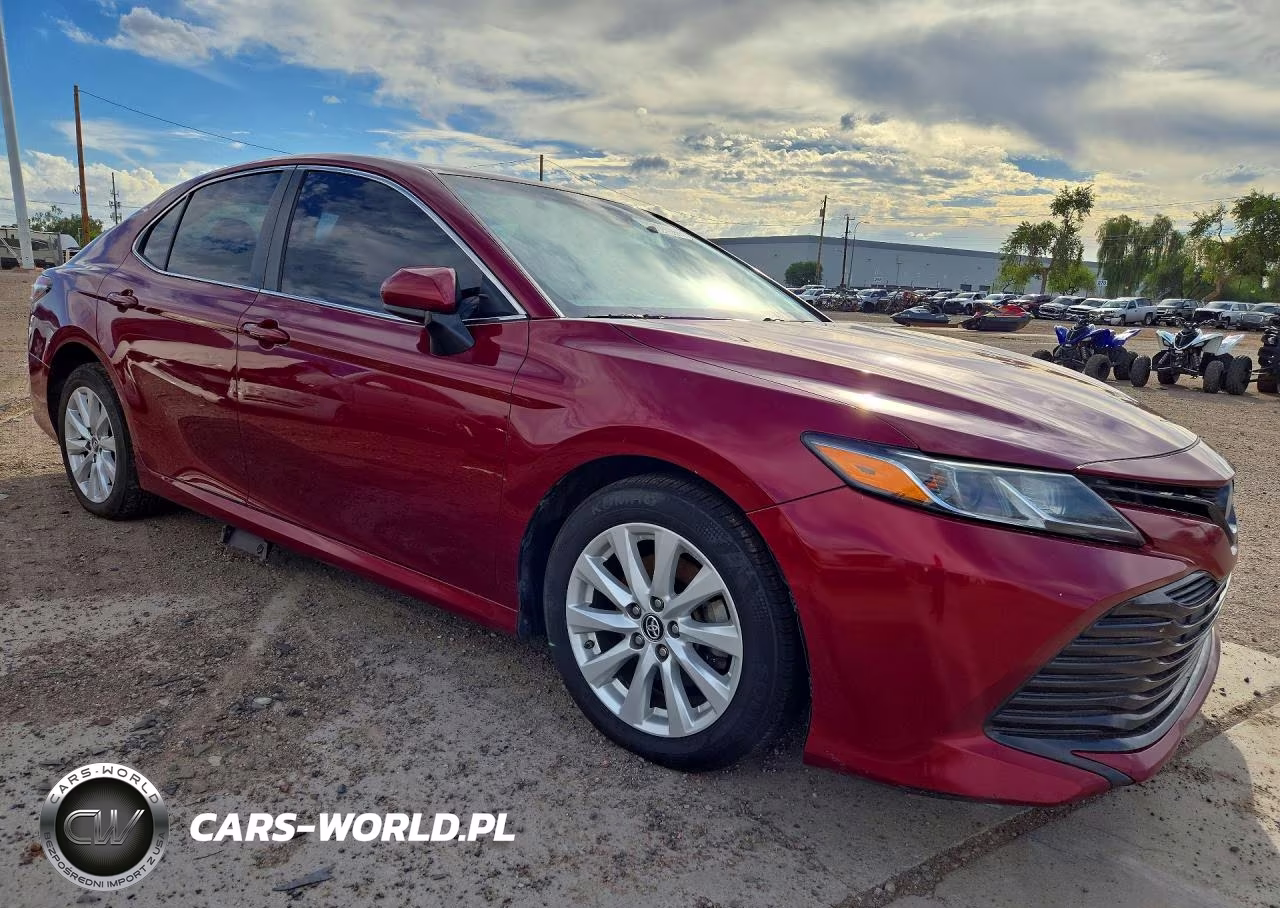 2019 Toyota Camry Le VIN:4T1B11HK2KU245018 - 4