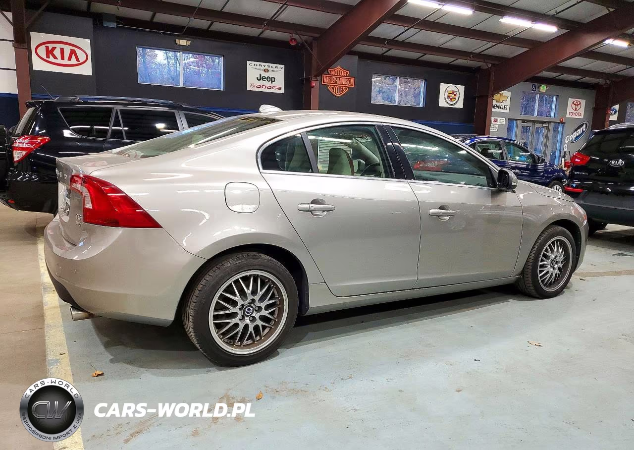 2013 Volvo S60 T5 VIN:YV1612FH2D2177413 - 3
