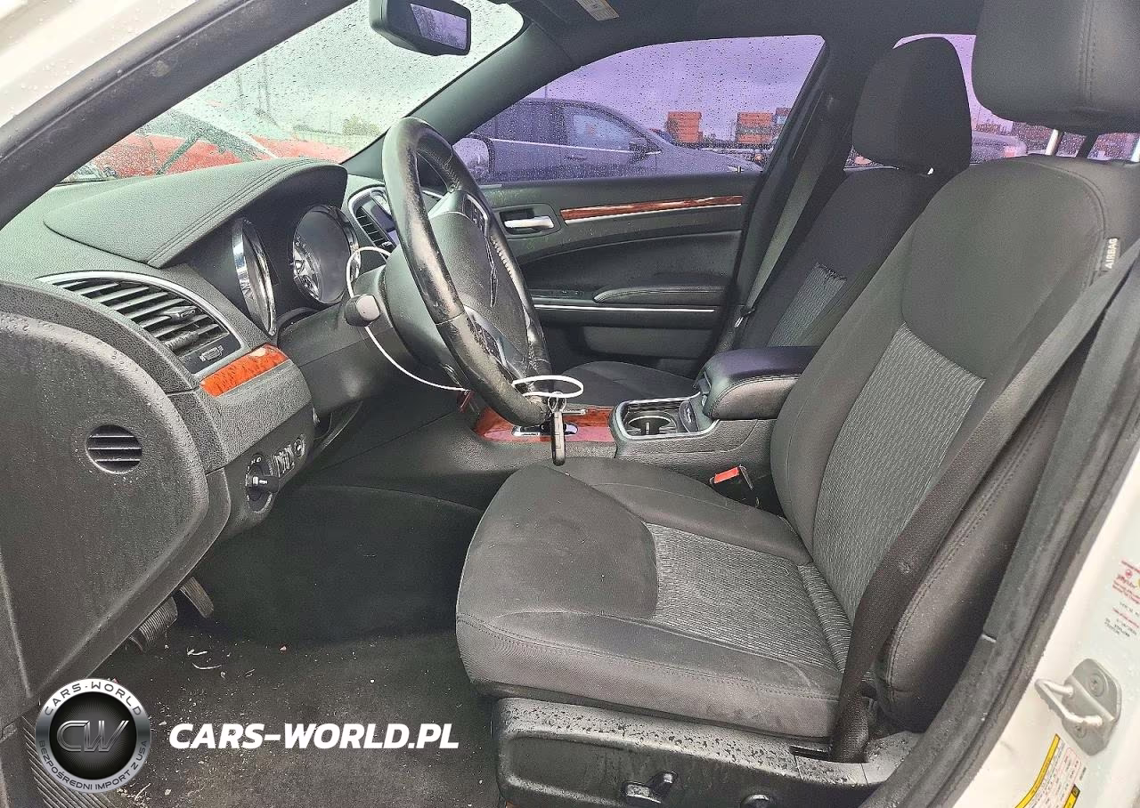 2012 Chrysler 300 VIN:2C3CCAAGXCH313082 - 7