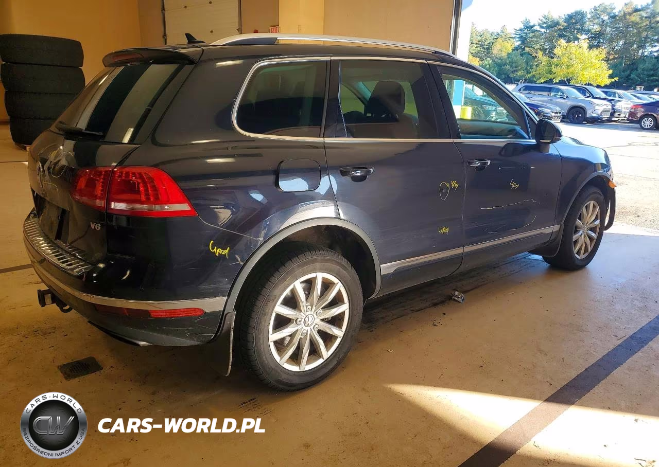 2016 Volkswagen Touareg Sport VIN:WVGEF9BPXGD008141 - 3
