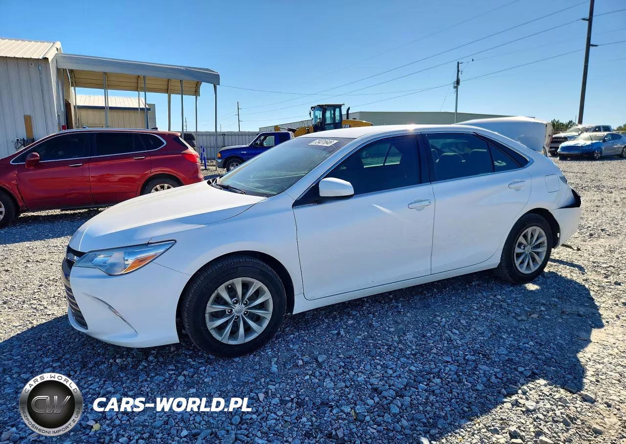 2016 Toyota Camry Le – zdjęcie 1 z 13